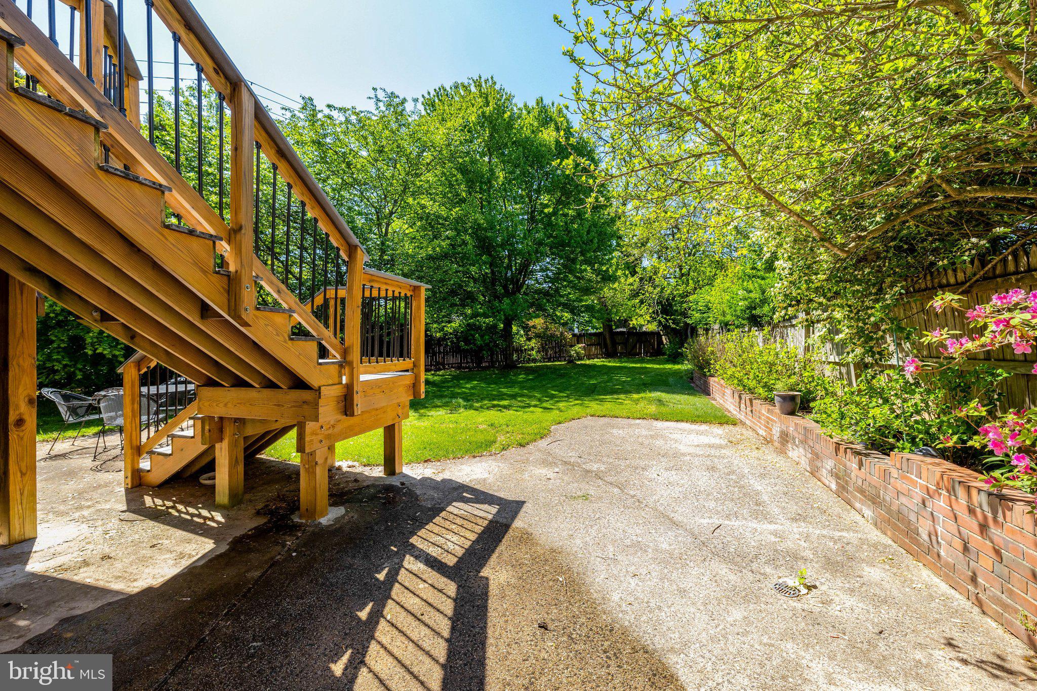 502 WOODLAND COURT NW