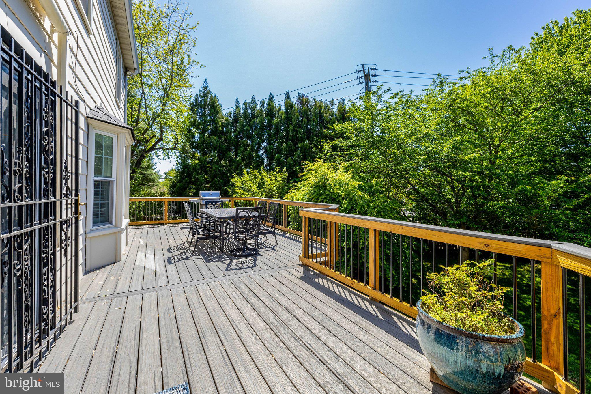 502 WOODLAND COURT NW