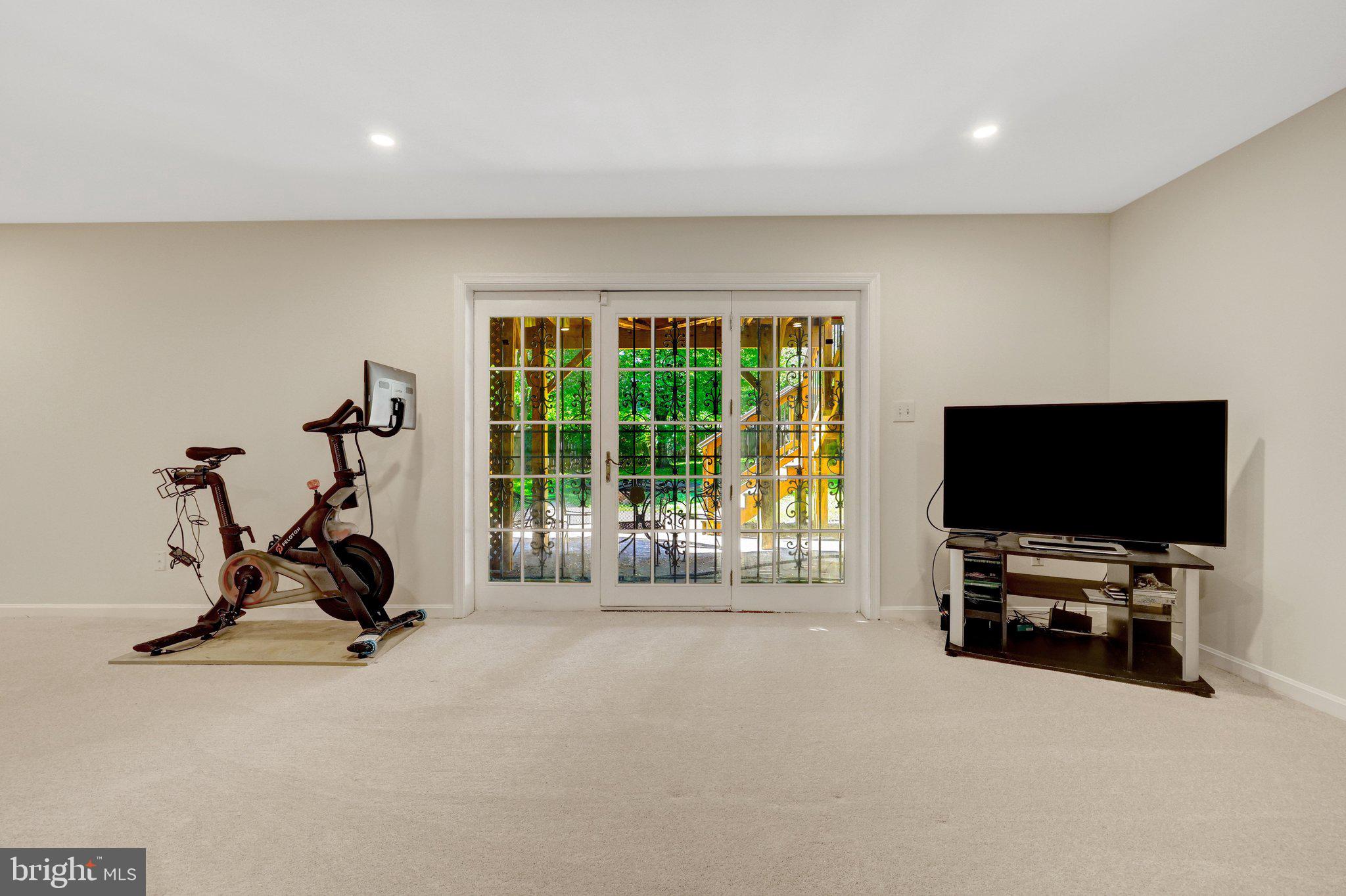 502 WOODLAND COURT NW