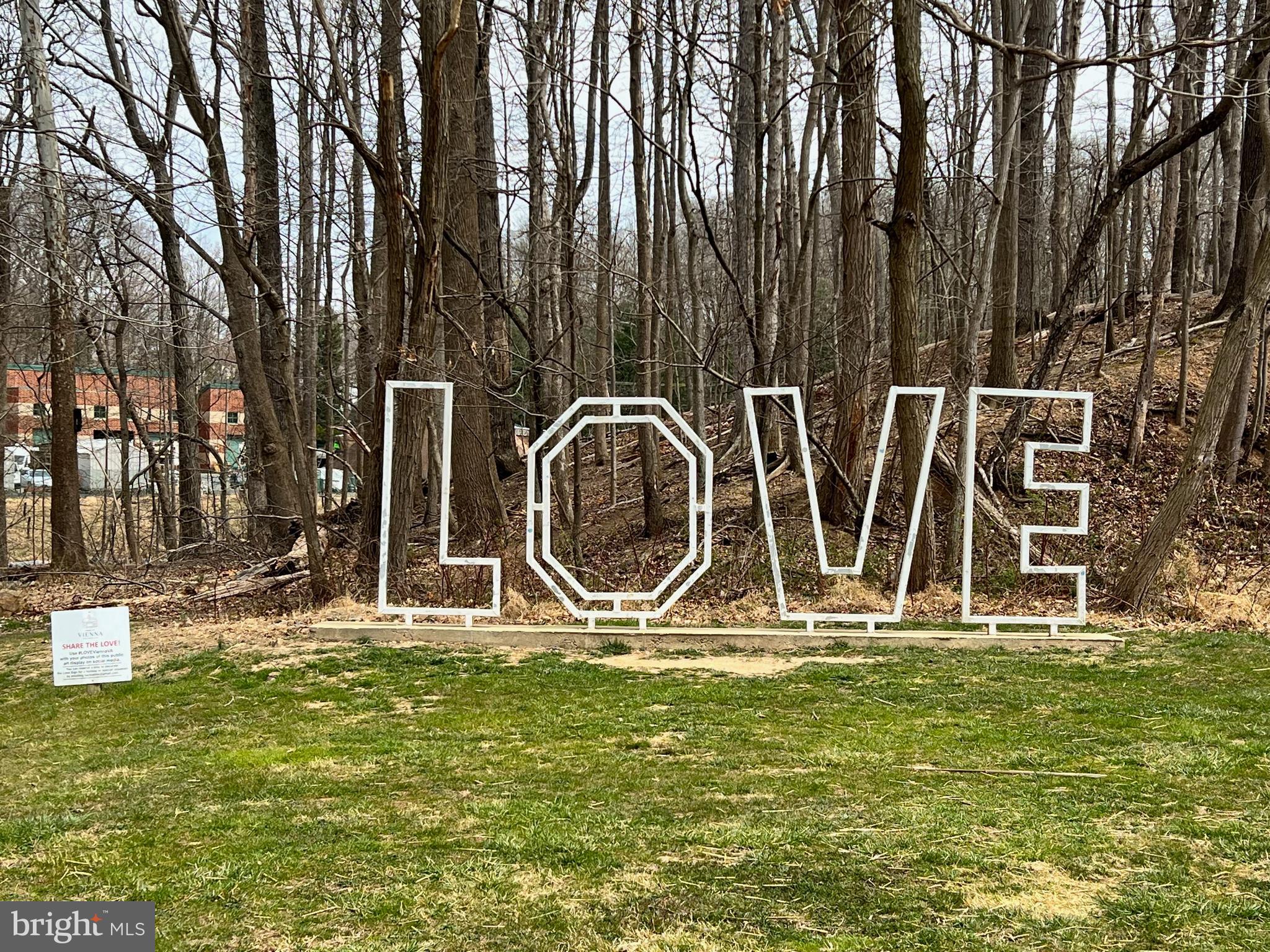 502 WOODLAND COURT NW