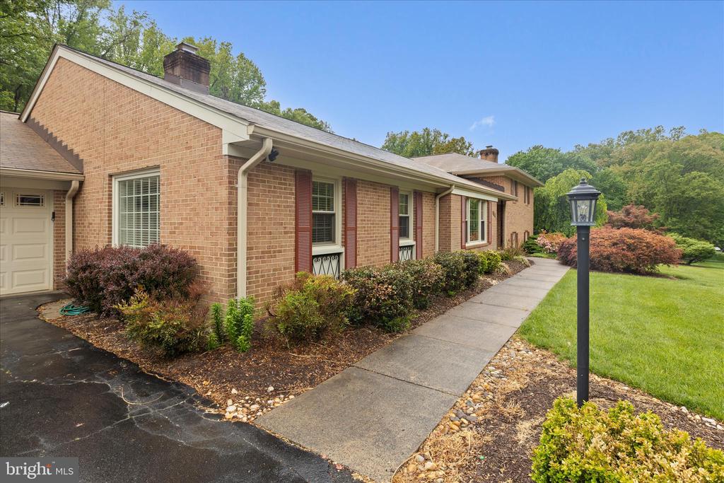 10205 OLD HUNT ROAD