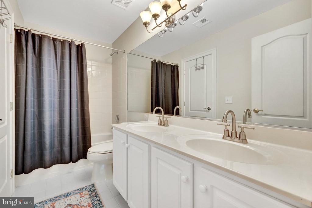 11394 FOX VALE GLEN COURT