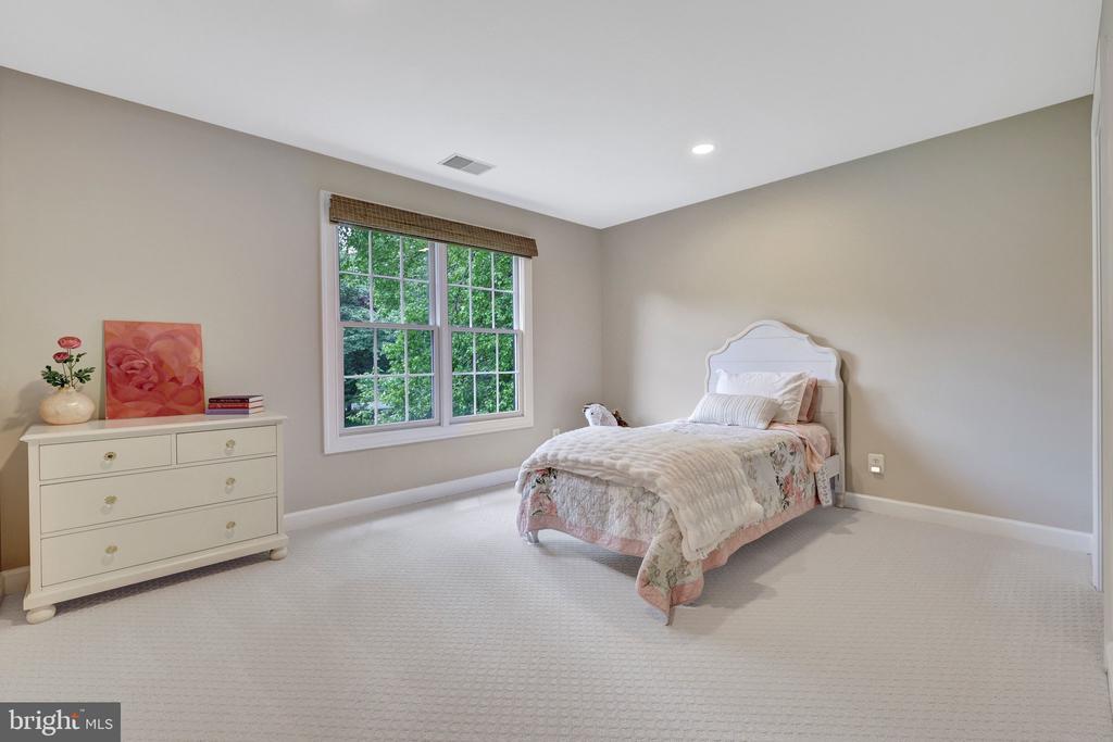 11394 FOX VALE GLEN COURT