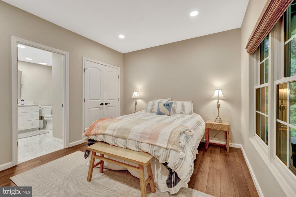 11394 FOX VALE GLEN COURT