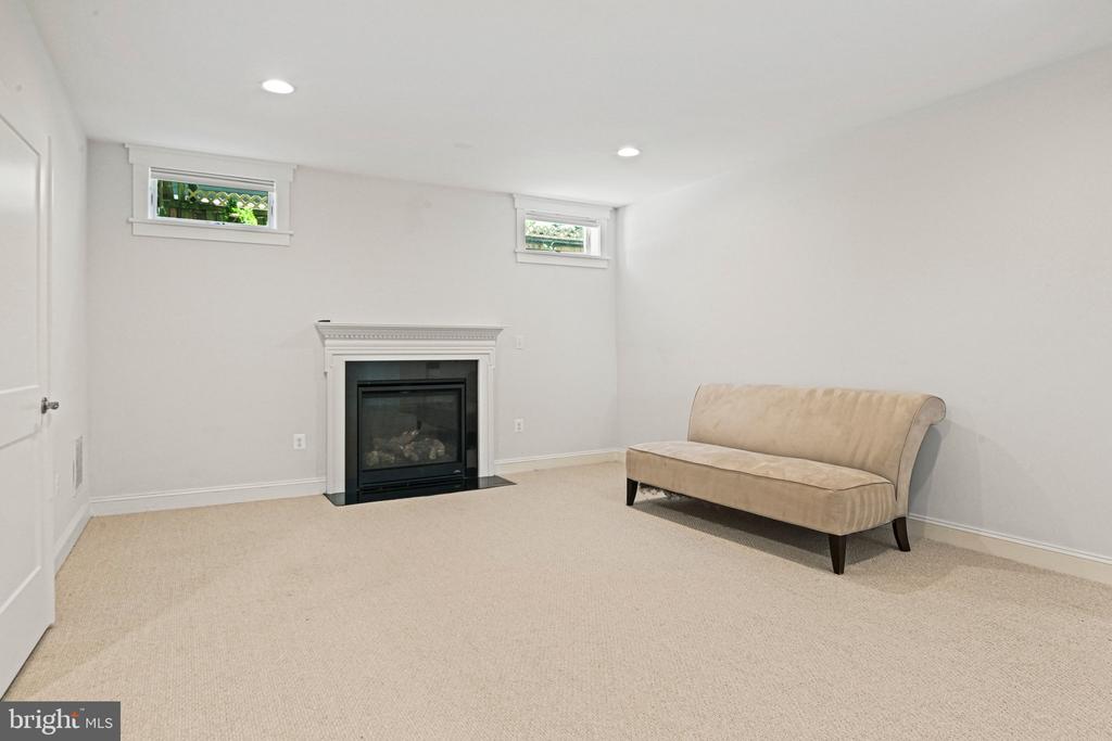 1416 ROSS DRIVE SW