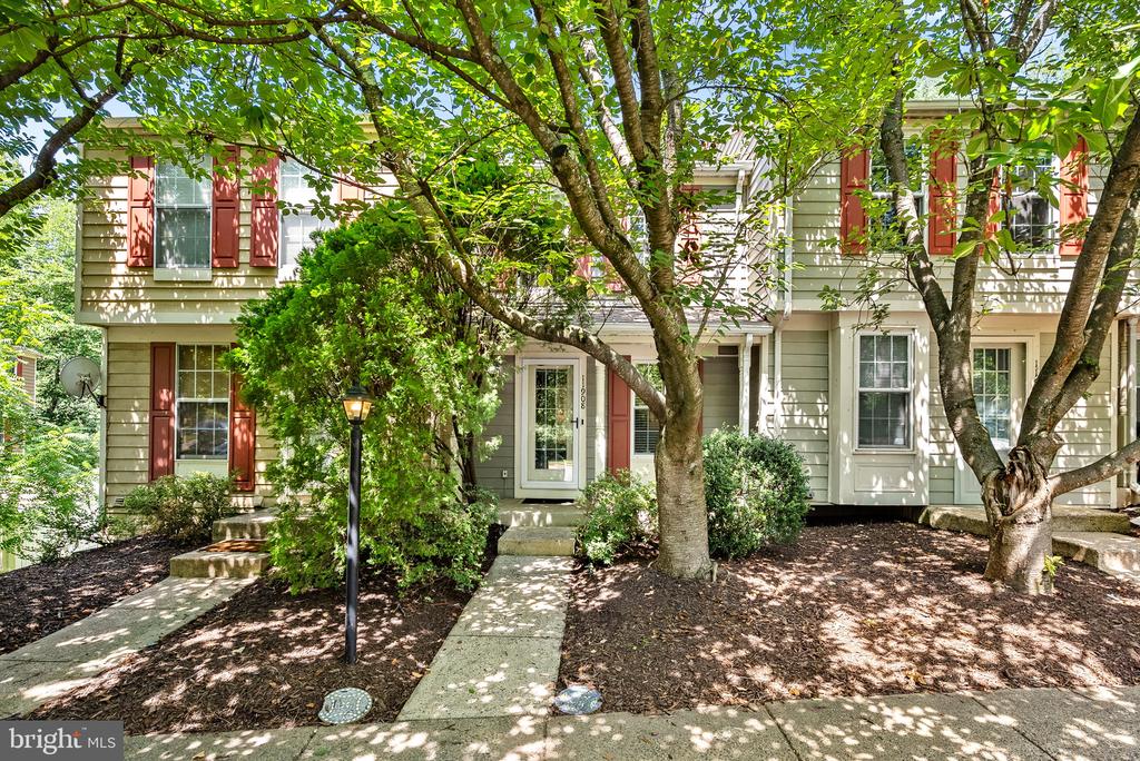 11908 FIELDTHORN COURT