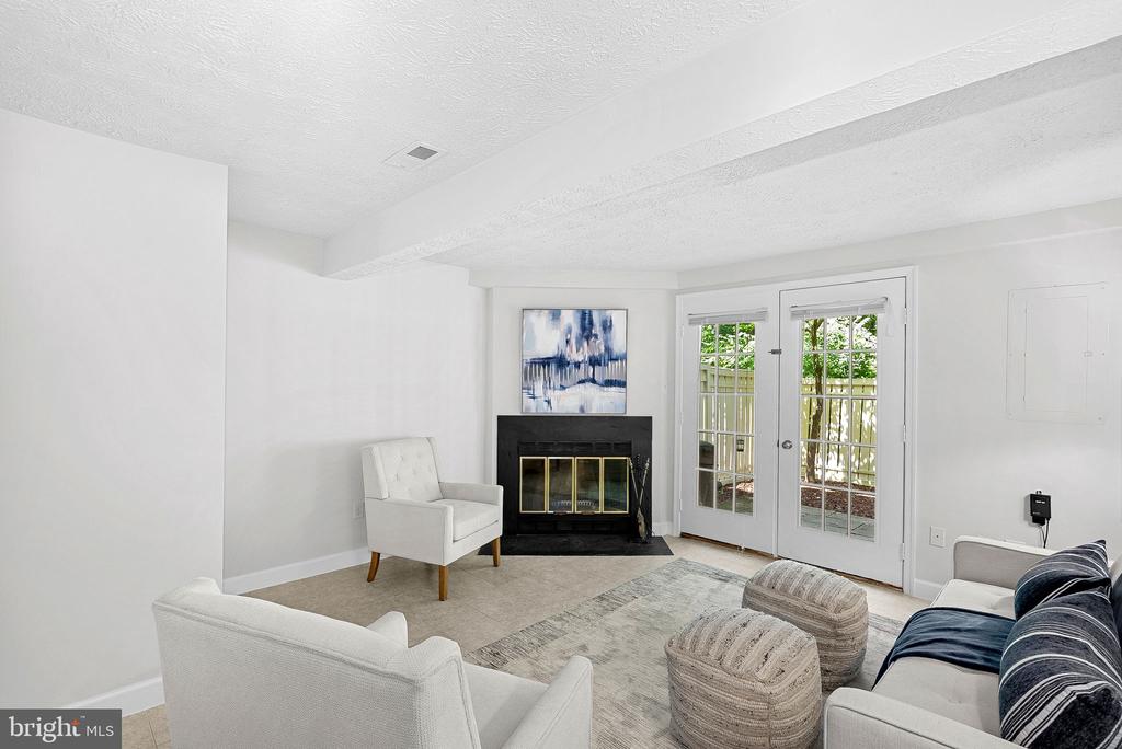 11908 FIELDTHORN COURT