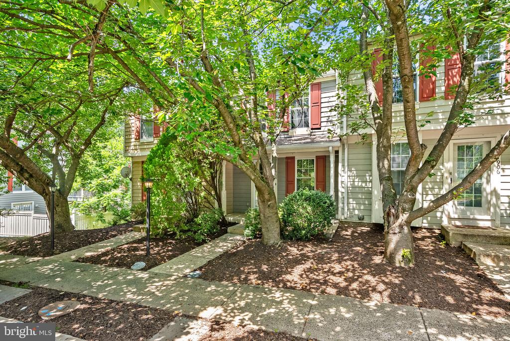 11908 FIELDTHORN COURT