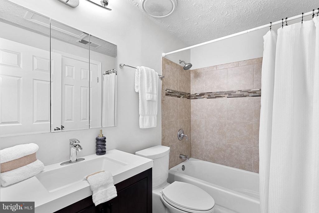 11908 FIELDTHORN COURT