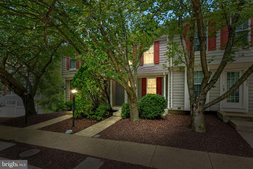 11908 FIELDTHORN COURT