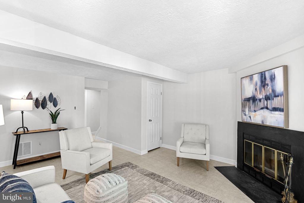 11908 FIELDTHORN COURT