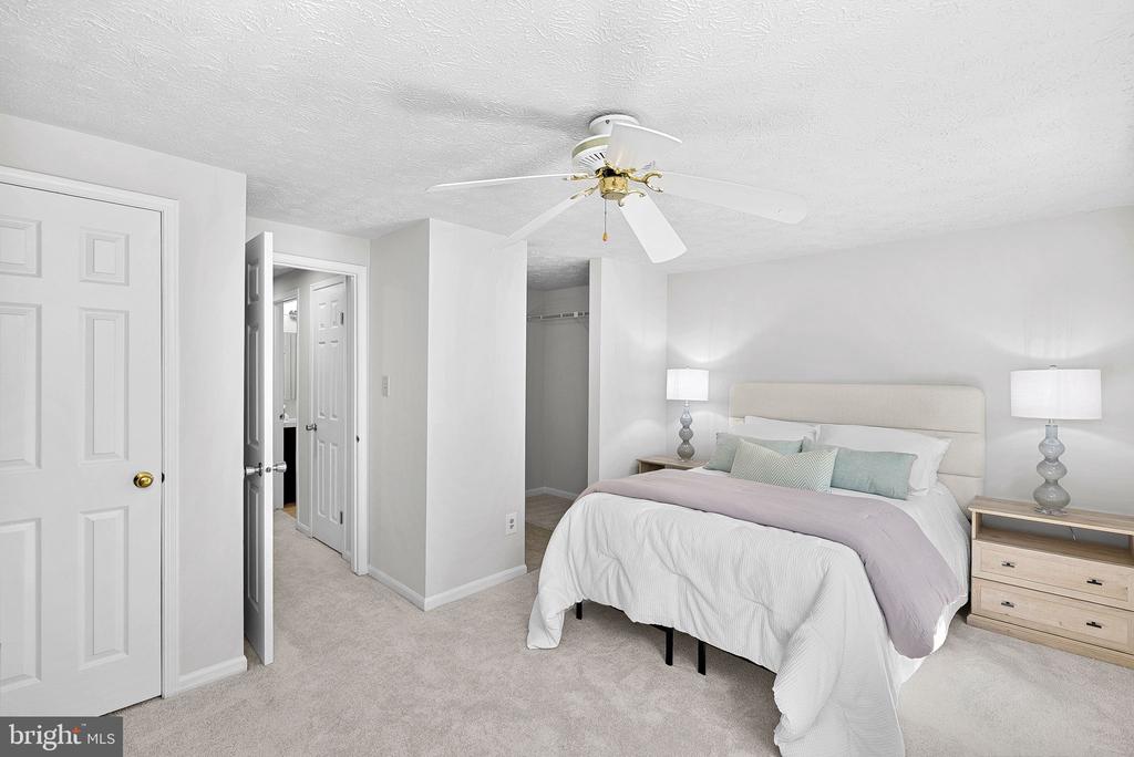 11908 FIELDTHORN COURT