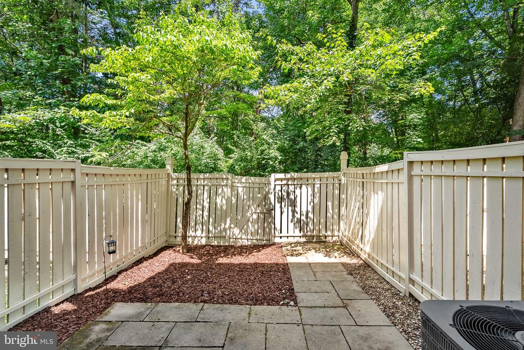 11908 FIELDTHORN COURT