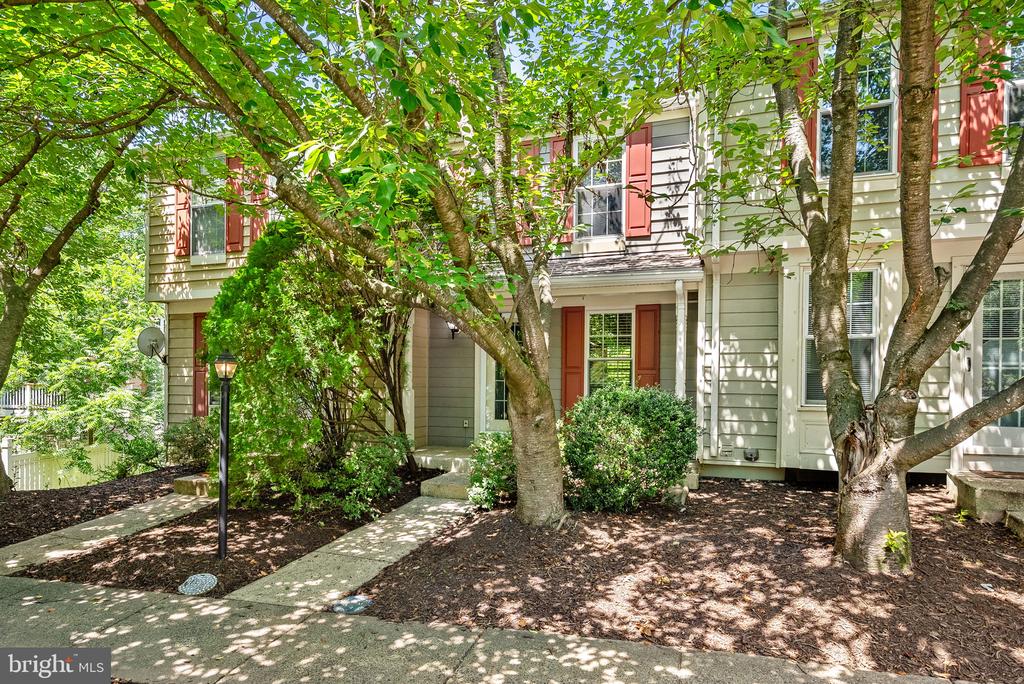 11908 FIELDTHORN COURT