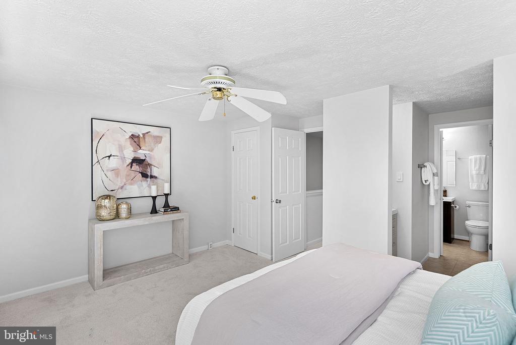 11908 FIELDTHORN COURT