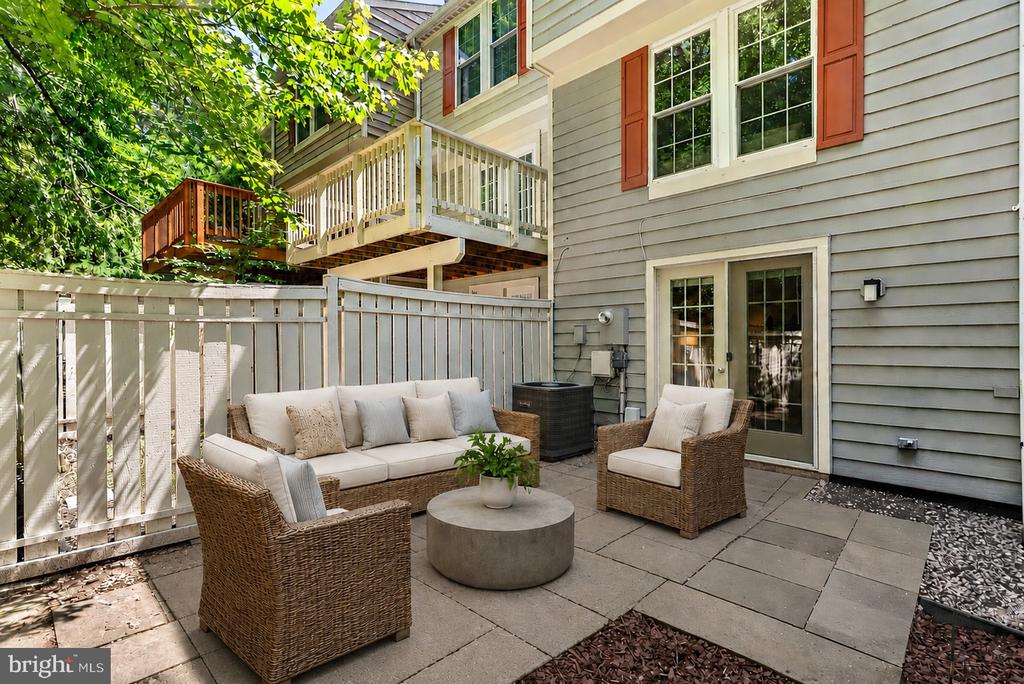 11908 FIELDTHORN COURT