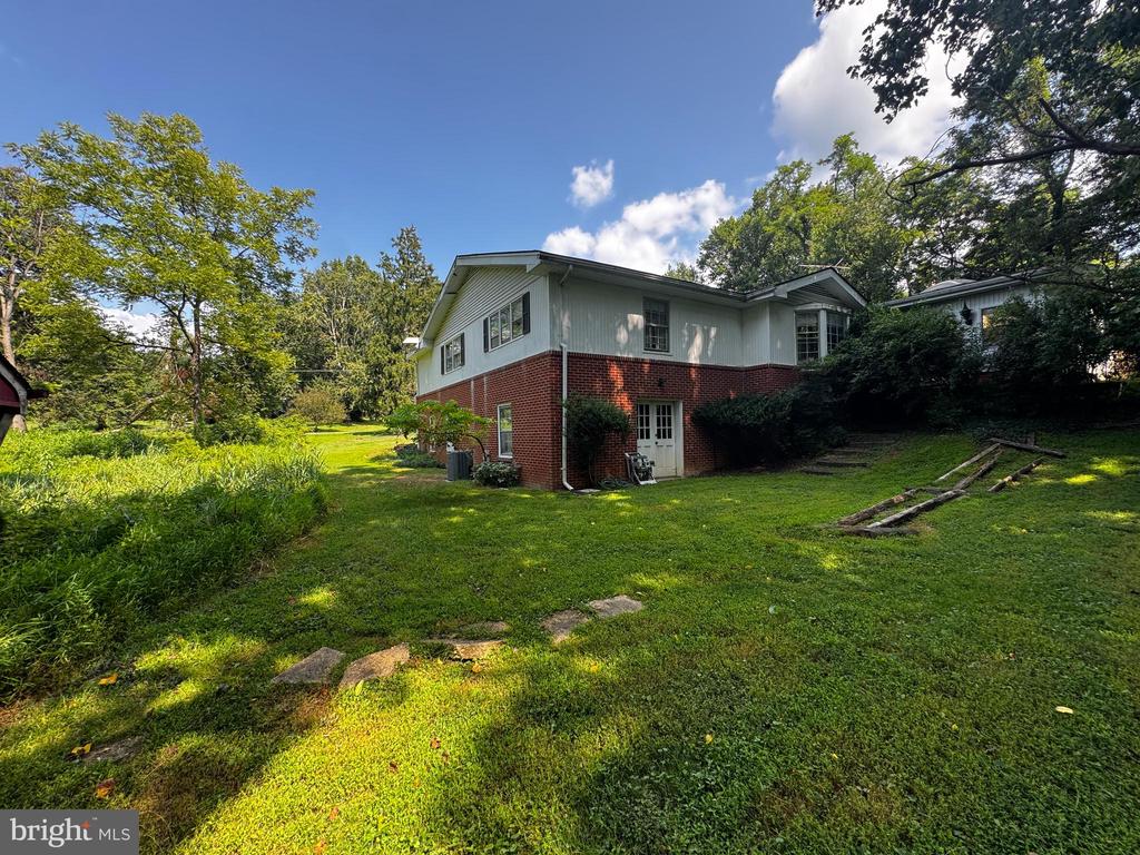 2117 POST ROAD