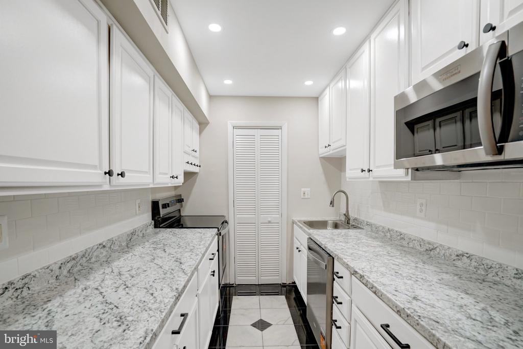 5901 KINGSFORD ROAD Unit: 435