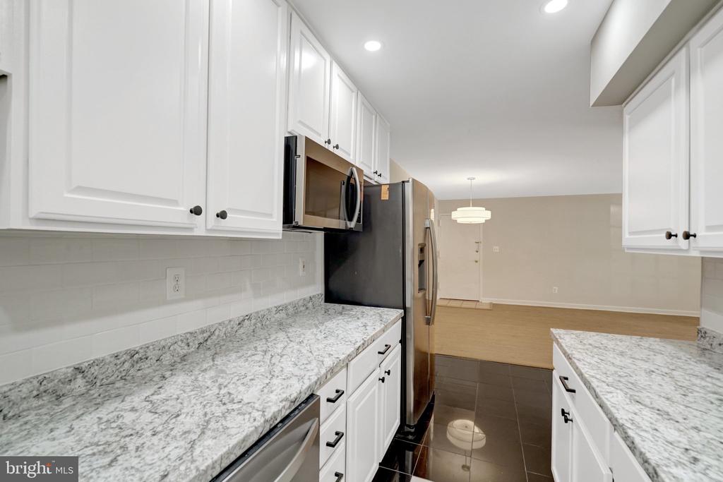 5901 KINGSFORD ROAD Unit: 435