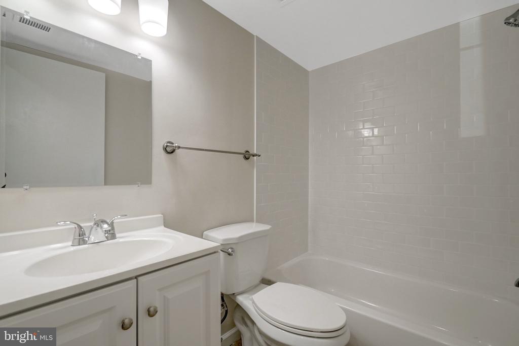 5901 KINGSFORD ROAD Unit: 435
