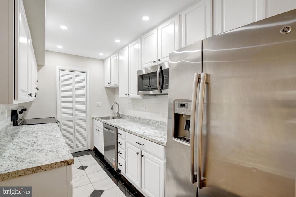 5901 KINGSFORD ROAD Unit: 435