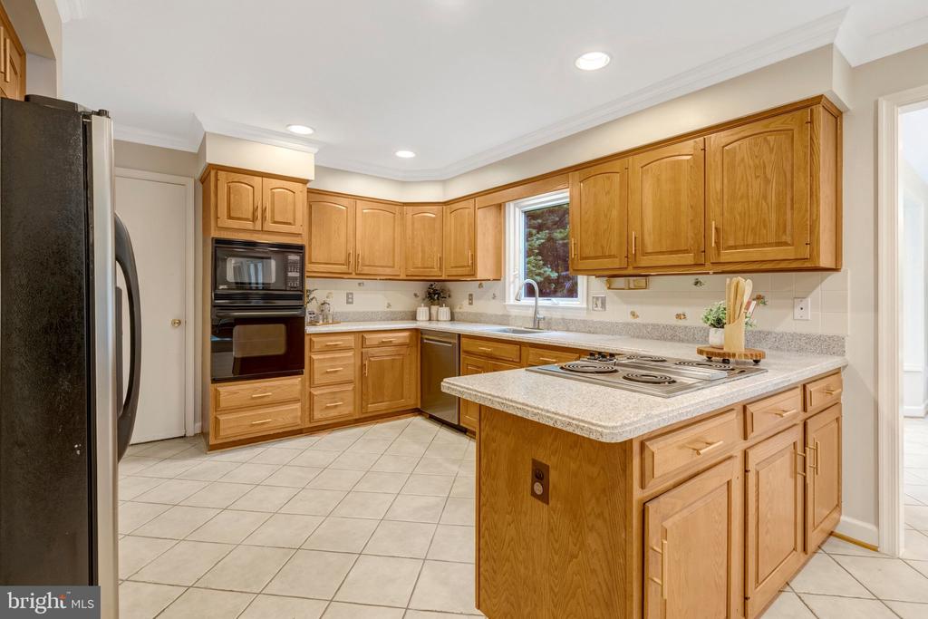 3908 LARO COURT