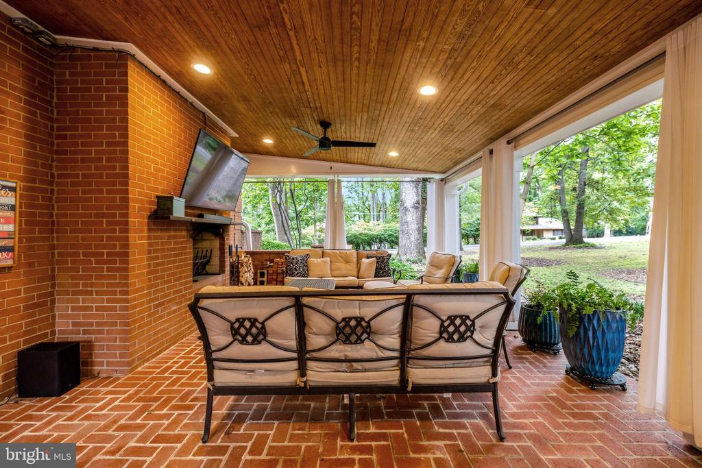 10015 SADDLE ROAD