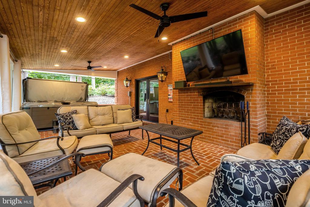 10015 SADDLE ROAD