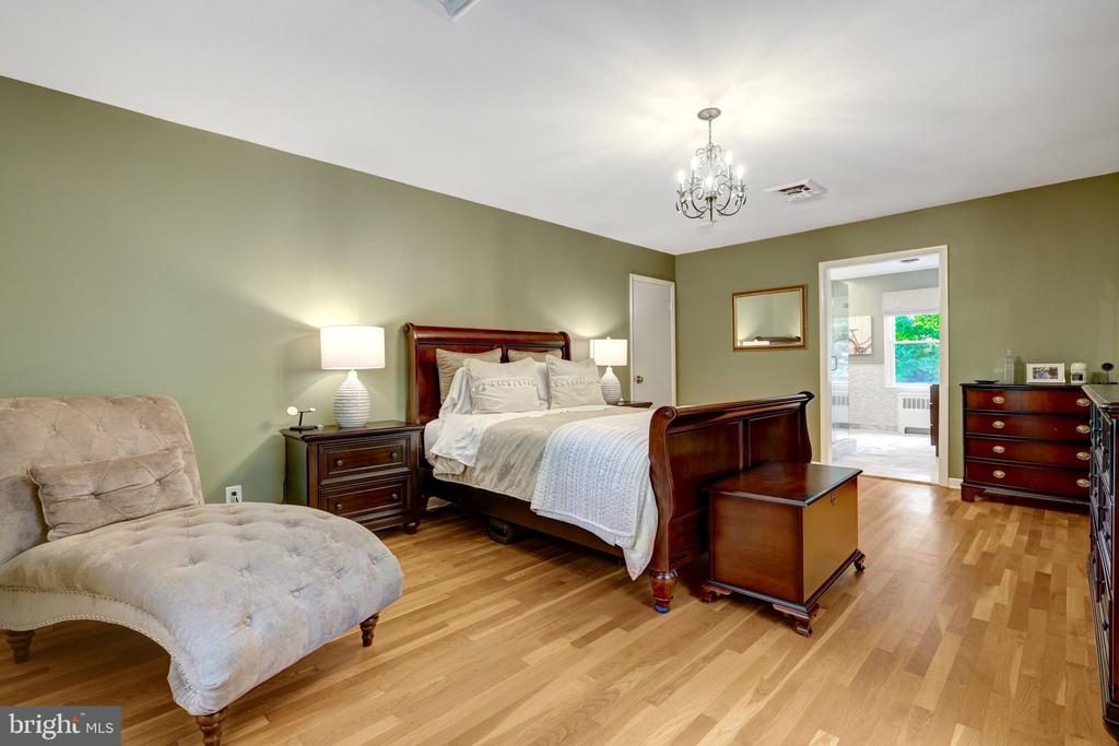 10015 SADDLE ROAD