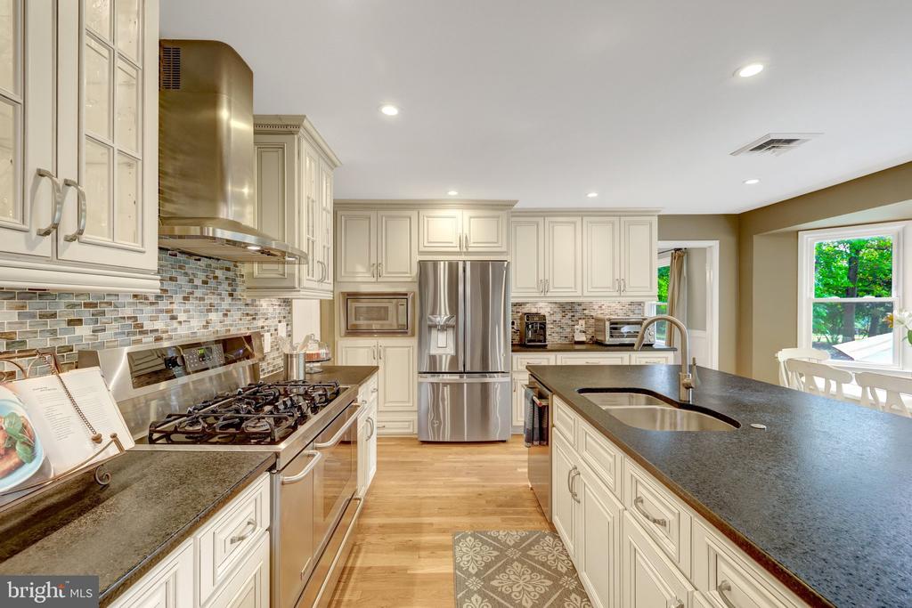 10015 SADDLE ROAD