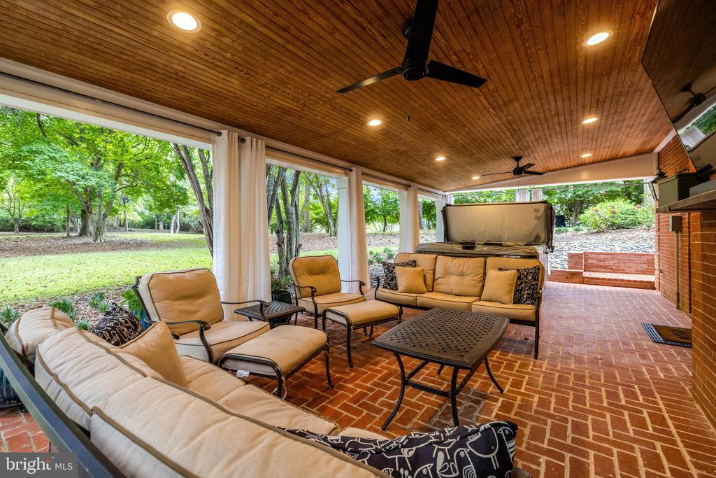 10015 SADDLE ROAD