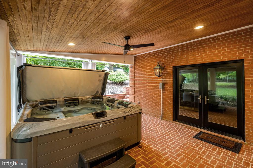 10015 SADDLE ROAD