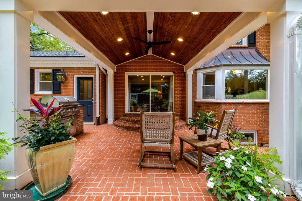 10015 SADDLE ROAD