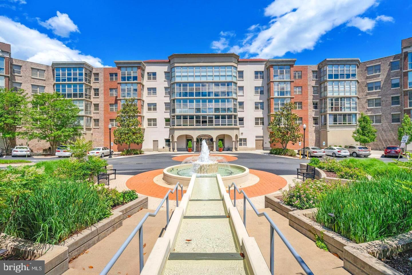 19360 Magnolia Grove Sq #208