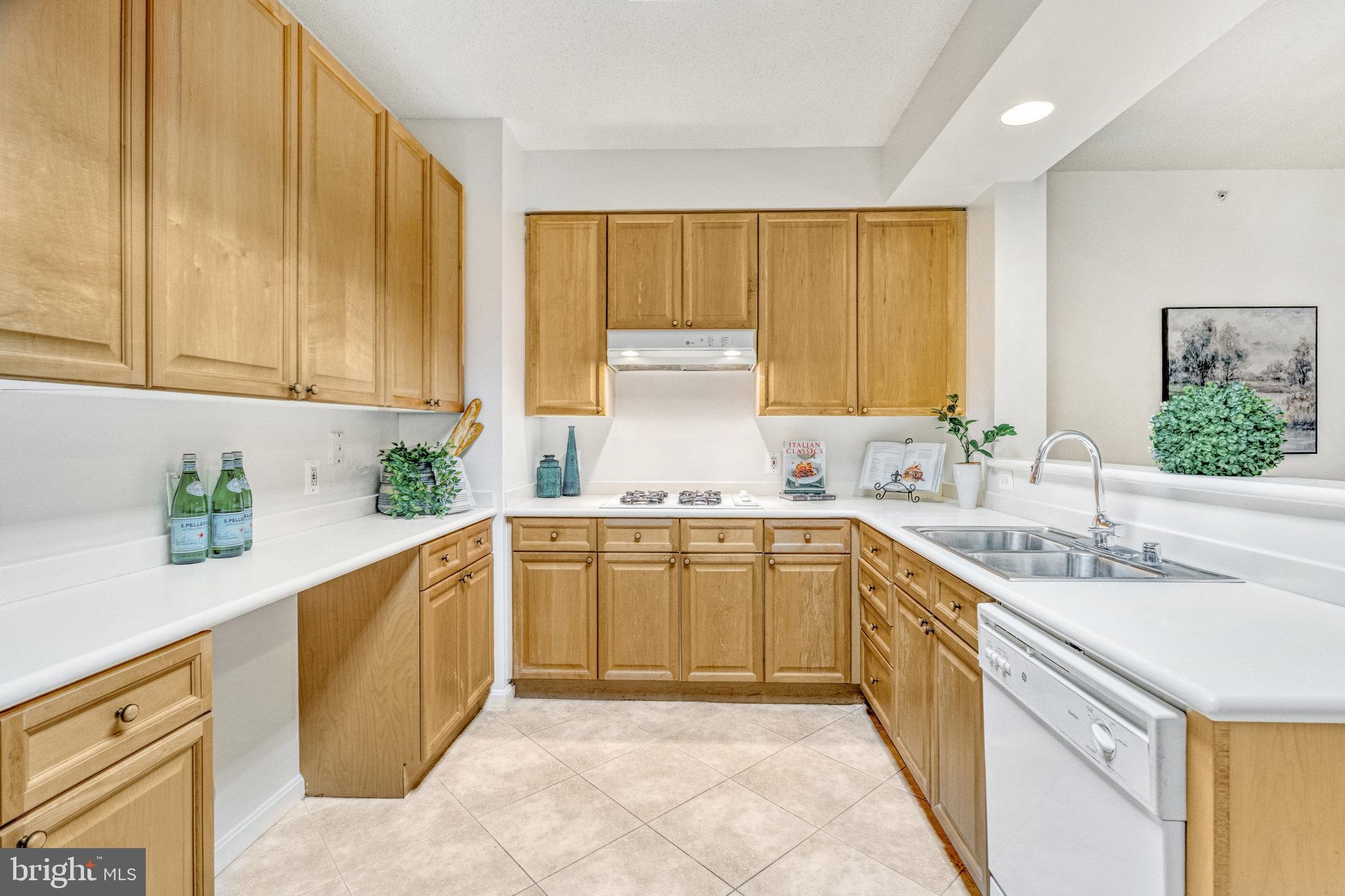 19360 Magnolia Grove Sq #208