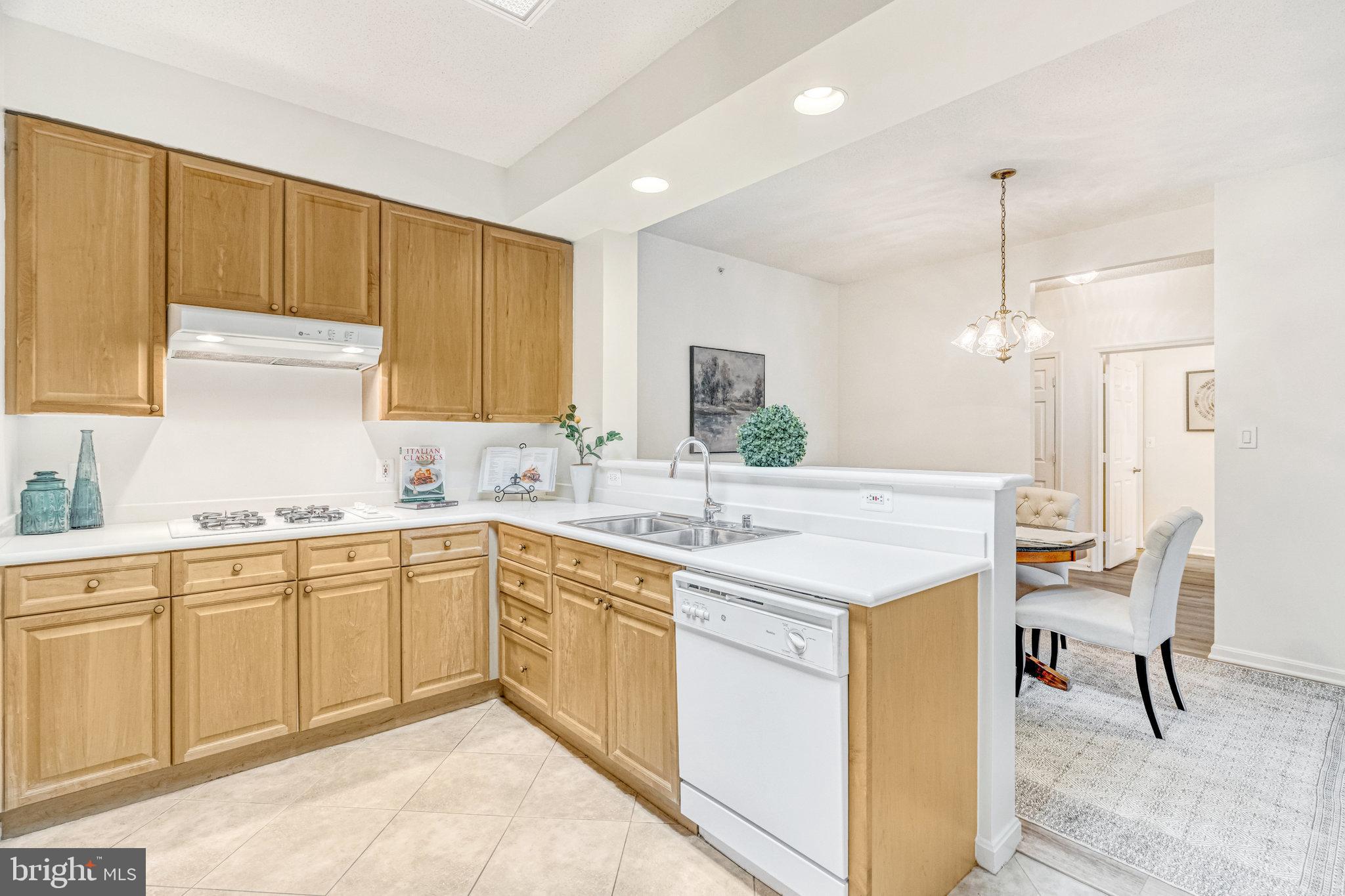 19360 Magnolia Grove Sq #208