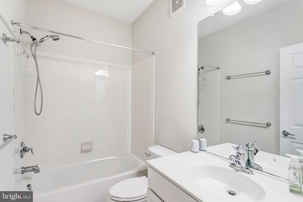 2243 Oberlin Dr