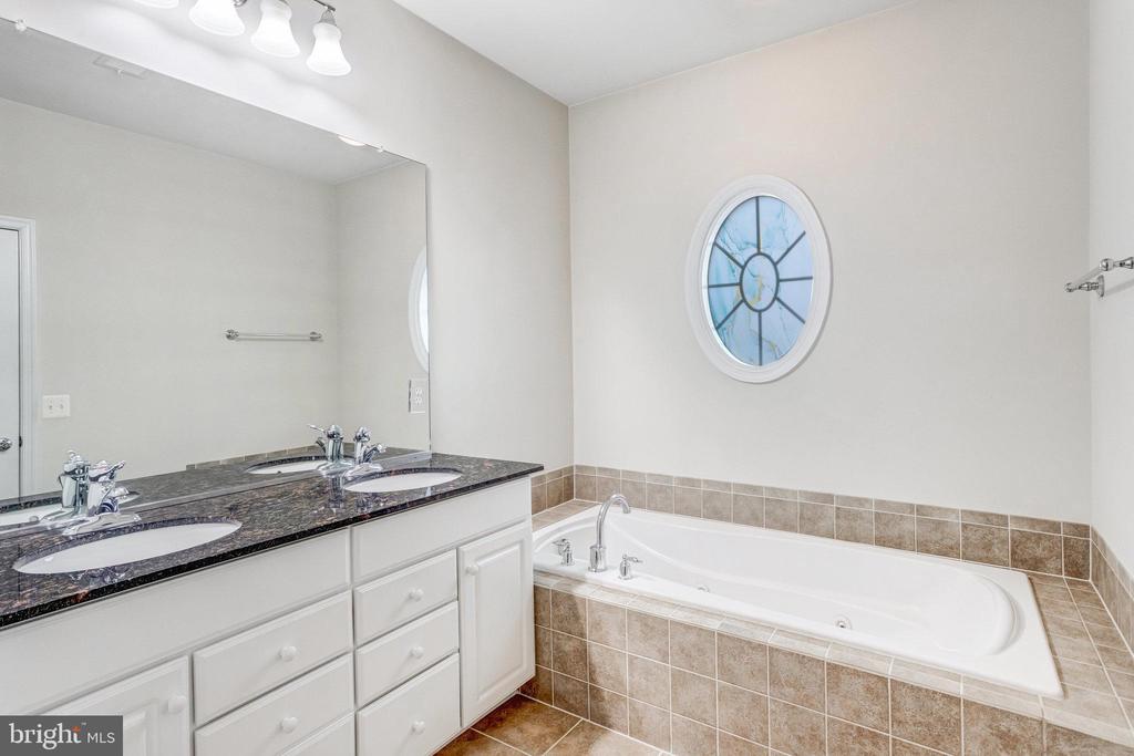 2243 Oberlin Dr