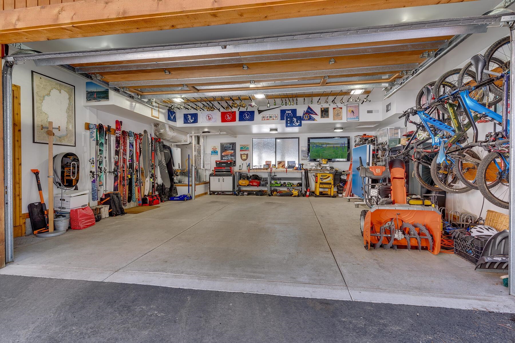 1940 Silver Tip Drive