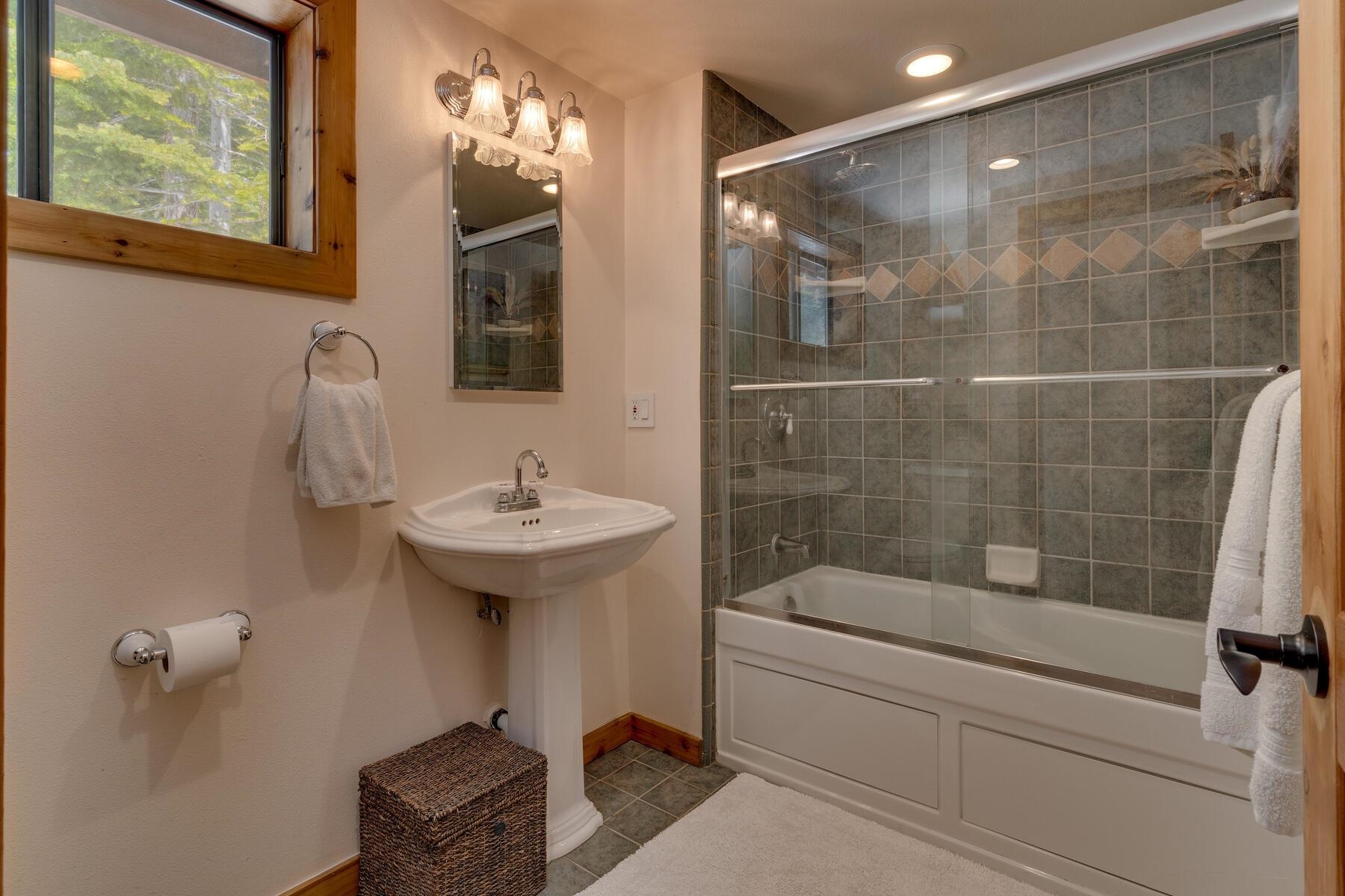 1940 Silver Tip Drive