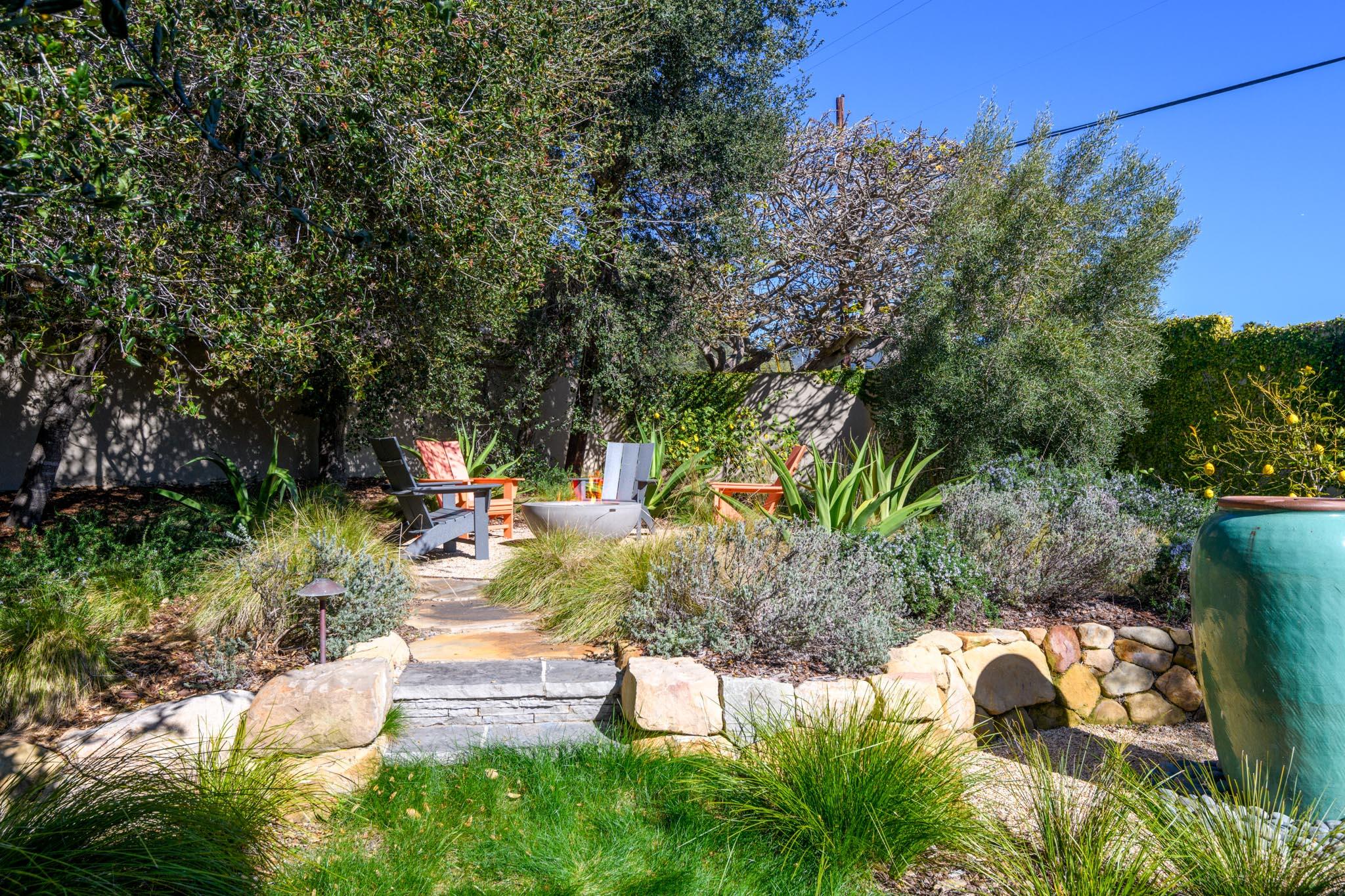 1804 Lighthouse Way