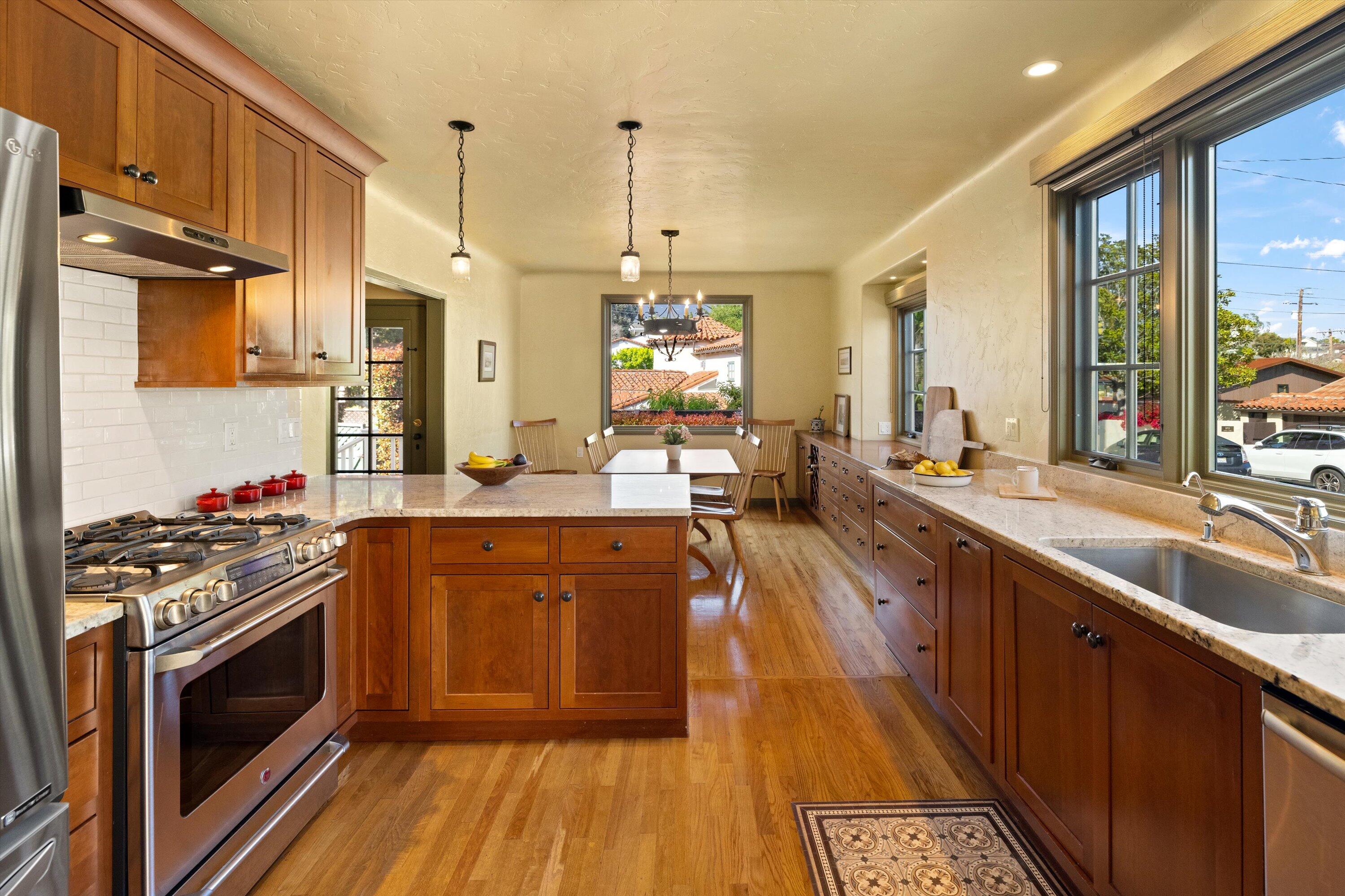 116 W Los Olivos Street