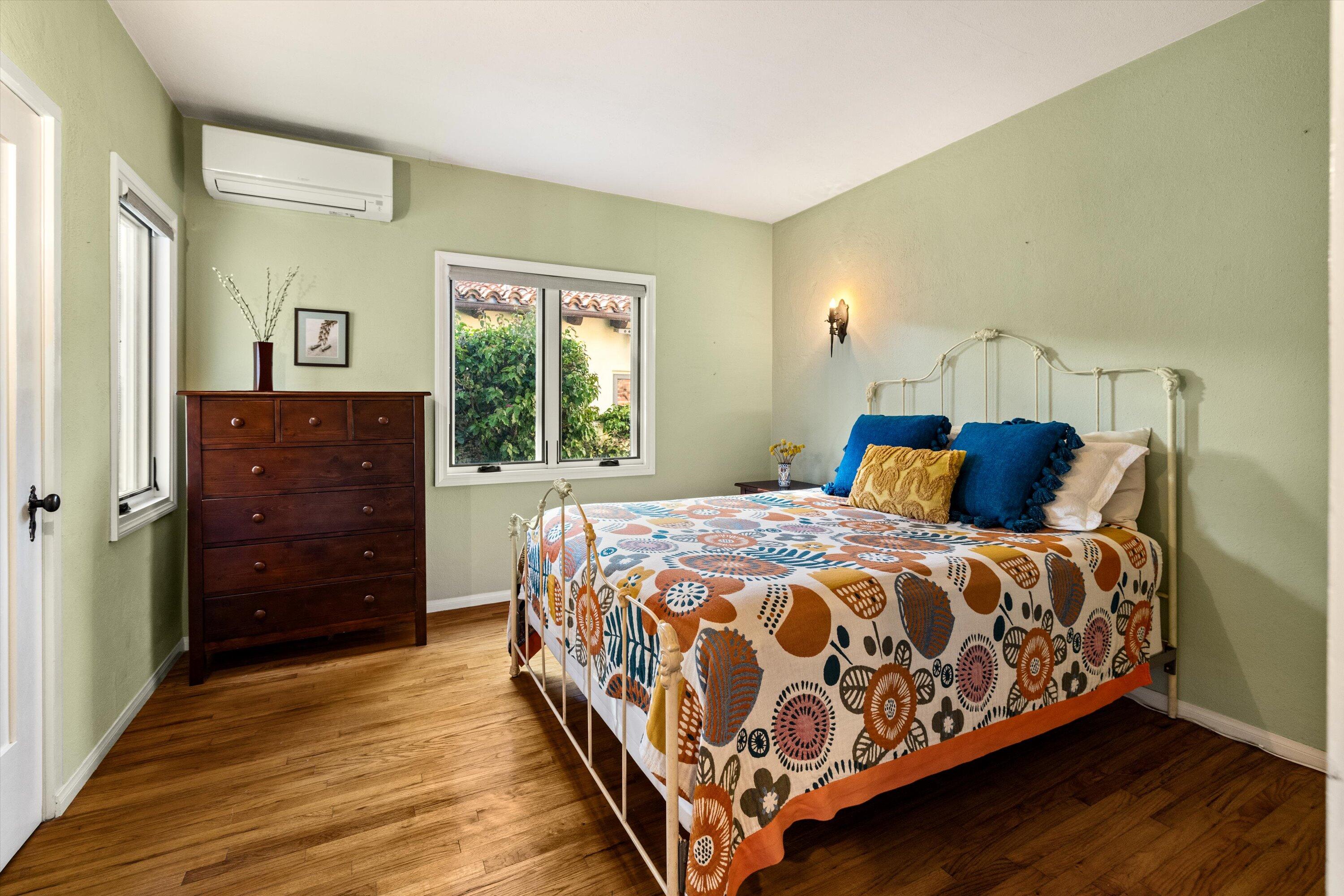 116 W Los Olivos Street