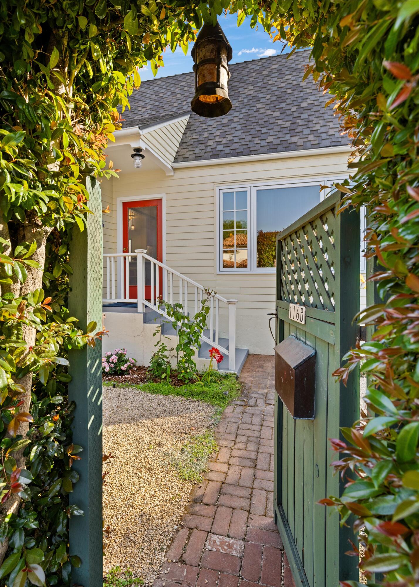 116 W Los Olivos Street