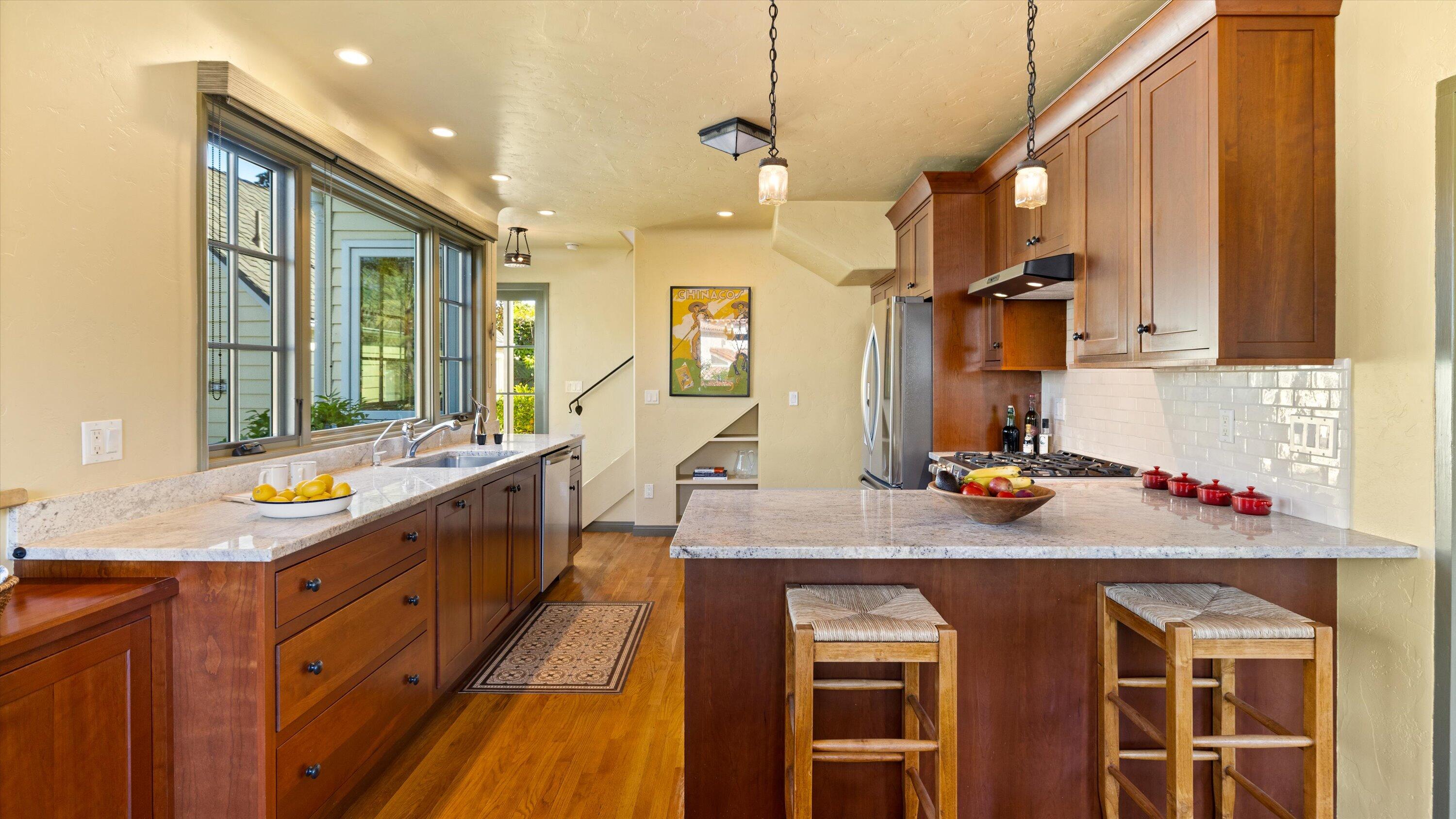 116 W Los Olivos Street