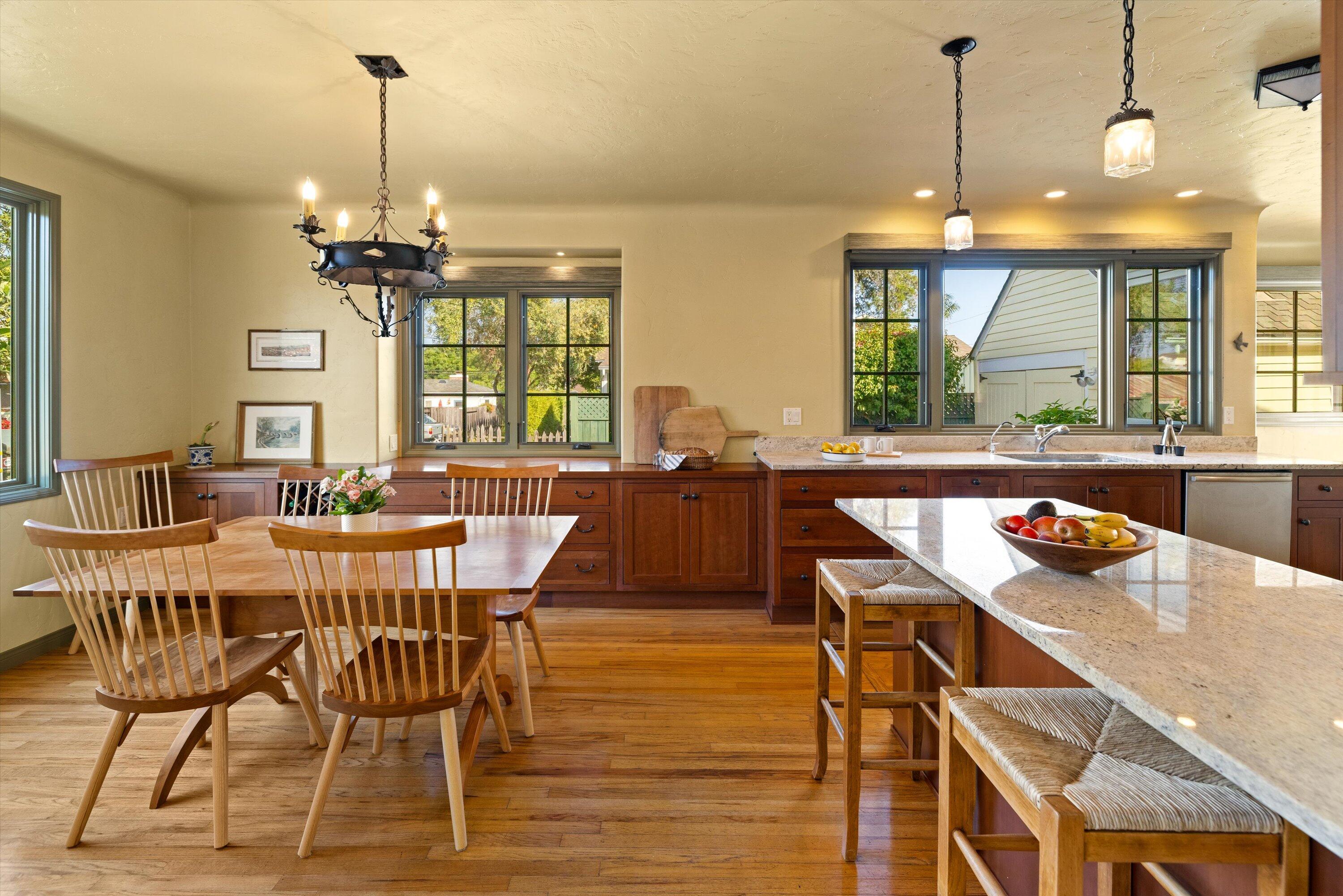 116 W Los Olivos Street