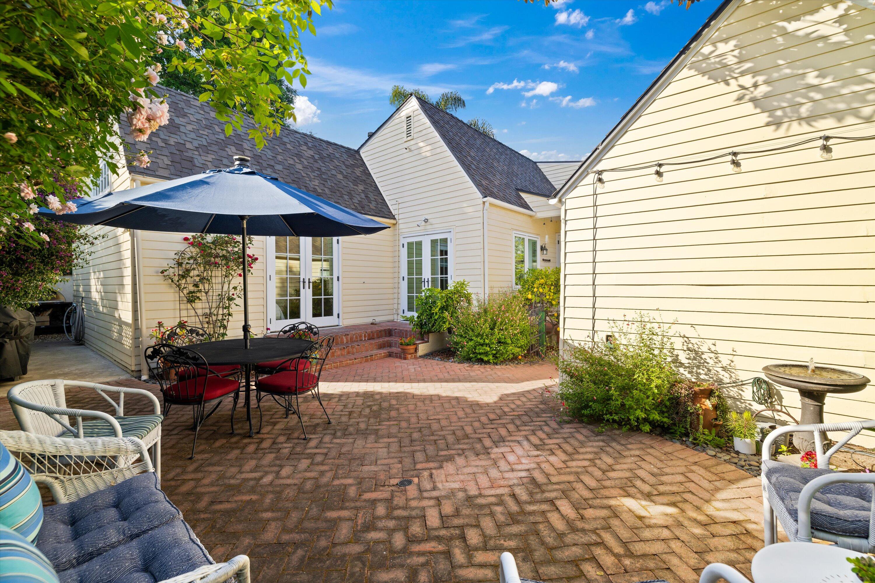 116 W Los Olivos Street
