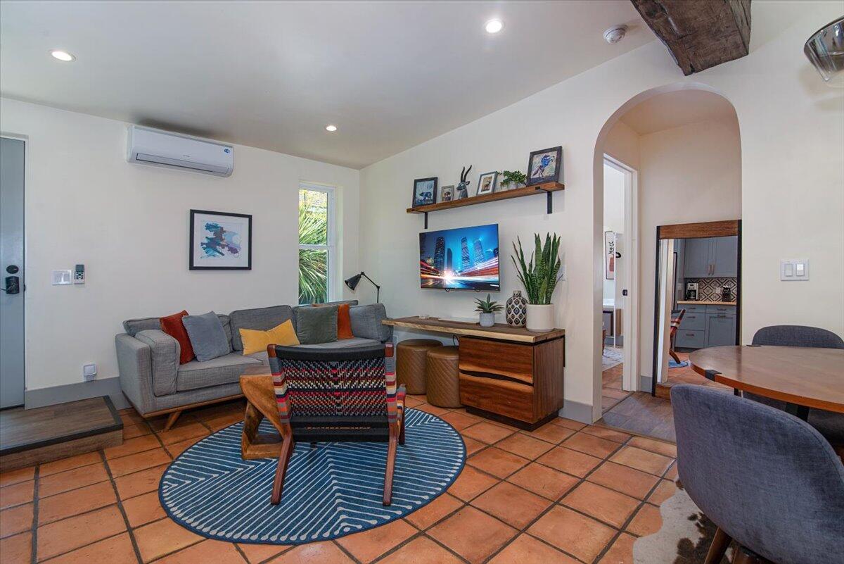 935 W Valerio Street, A & B