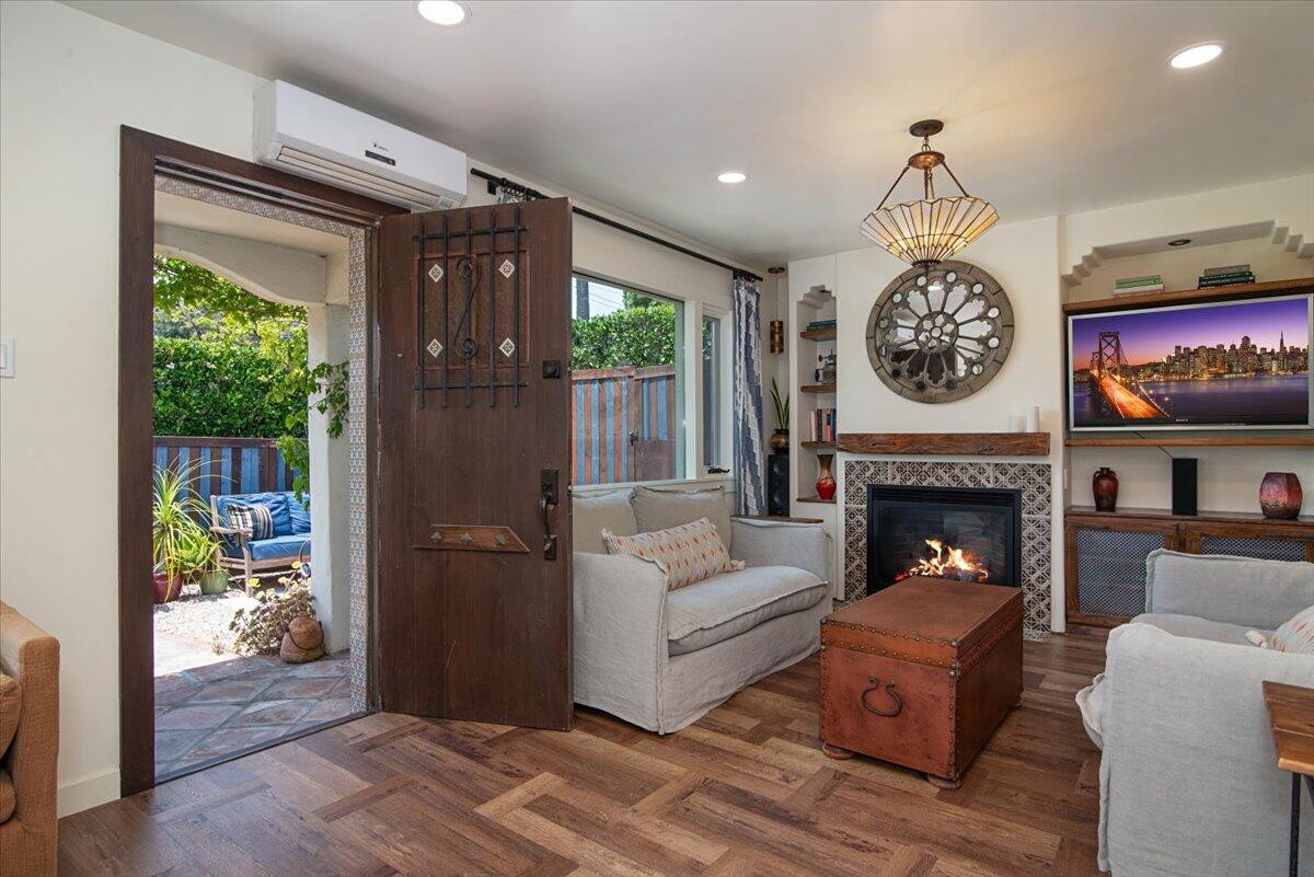 935 W Valerio Street, A & B