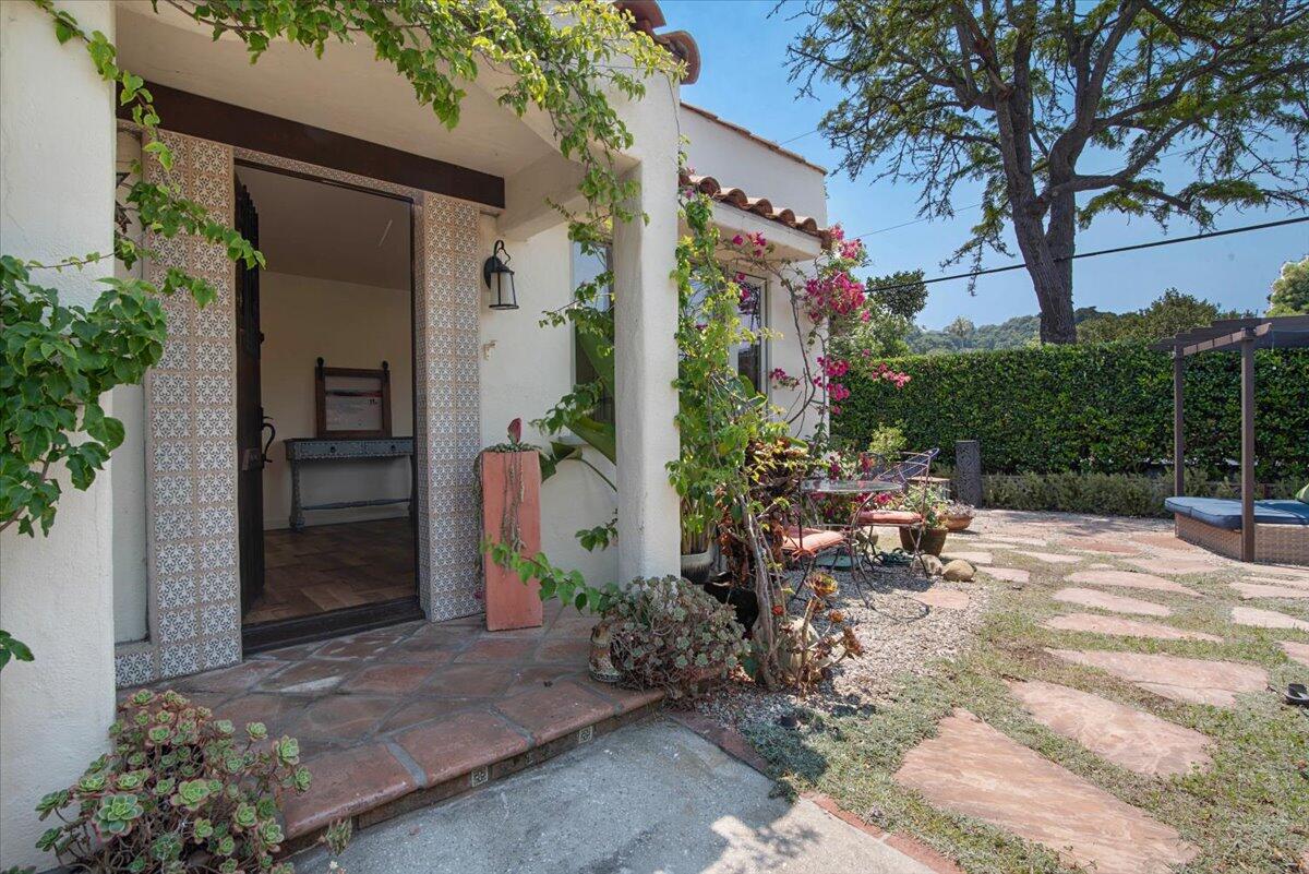 935 W Valerio Street, A & B